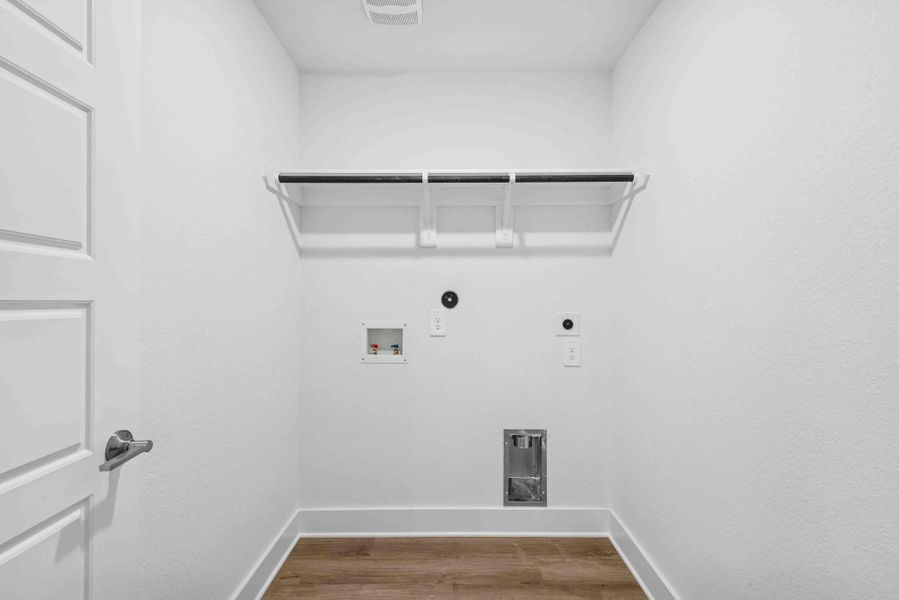 Spacious, unfurnished interior of a new home in Lago Mar, Santa Fe (Image 11).