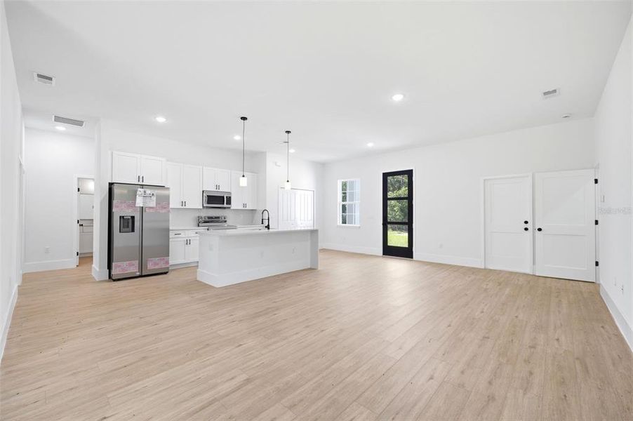 Spacious, unfurnished interior of a new home in , Ocala (Image 17).