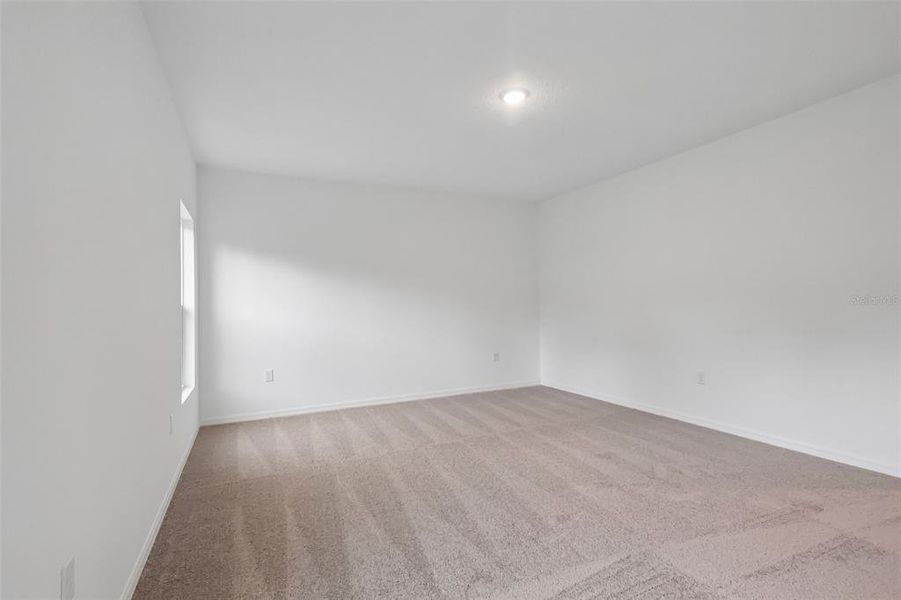 Spacious, unfurnished interior of a new home in Eagletail Landings, Howey-in-the-Hills (Image 21).