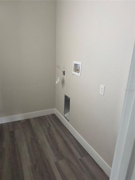 Spacious, unfurnished interior of a new home in , Leesburg (Image 25).