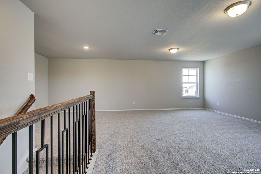 Spacious, unfurnished interior of a new home in Hickory Ridge, San Antonio (Image 65).