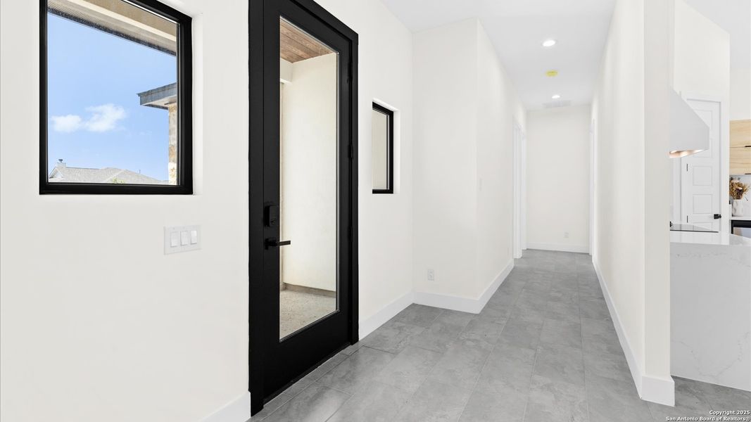 Furnished interior view inside a new home in , Blanco (Image 15).