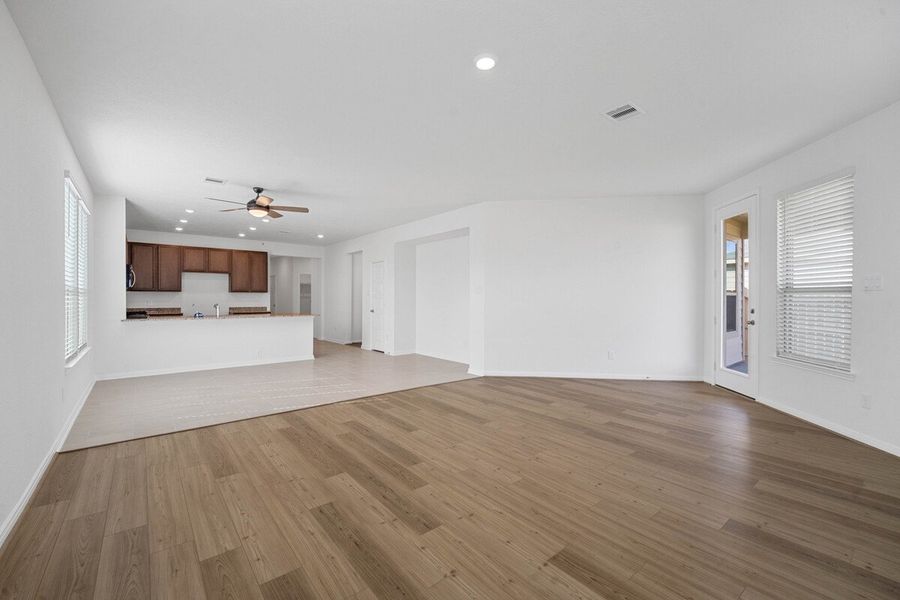 Spacious, unfurnished interior of a new home in Olympia Falls, Fresno (Image 5).