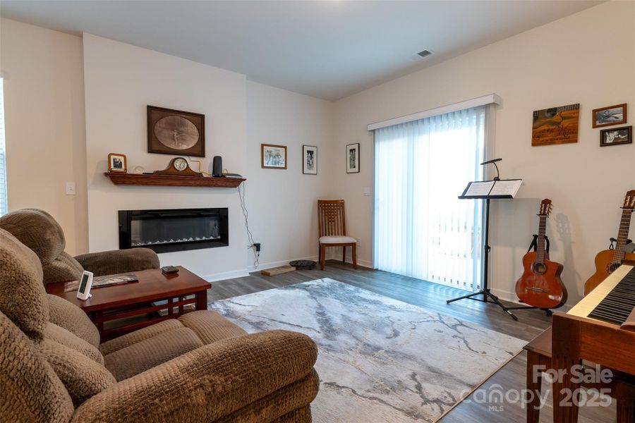 Furnished interior view inside a new home in , Kings Mountain (Image 10).