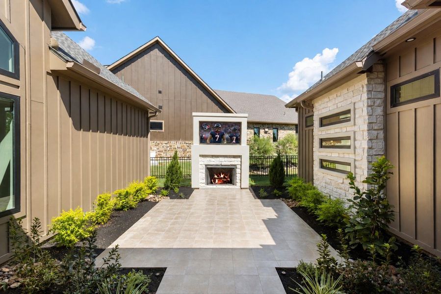Just in time for football!Virtual staged TV -imagine the lifestyle! Just in time for football!Virtual staged TV -imagine the lifestyle!
