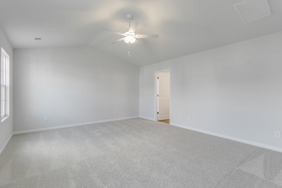 Spacious, unfurnished interior of a new home in Winston Point, Gilbert (Image 24).