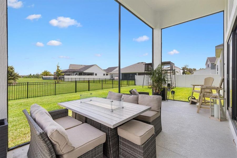 Exterior details and patio area of a home in , Okahumpka (Image 27).