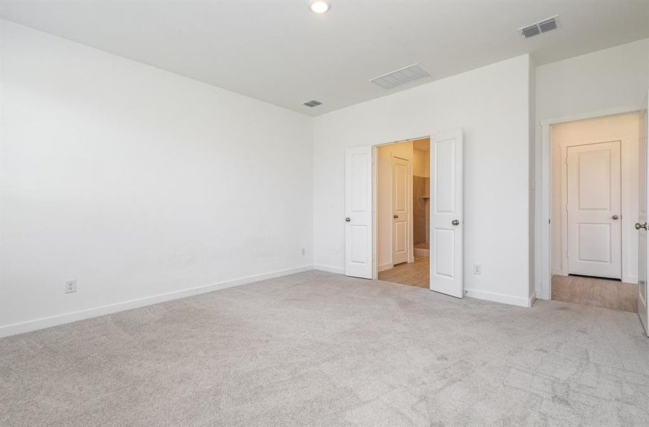 Spacious, unfurnished interior of a new home in , Princeton (Image 27).