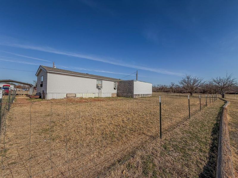 Exterior details and patio area of a home in , Weatherford (Image 19).