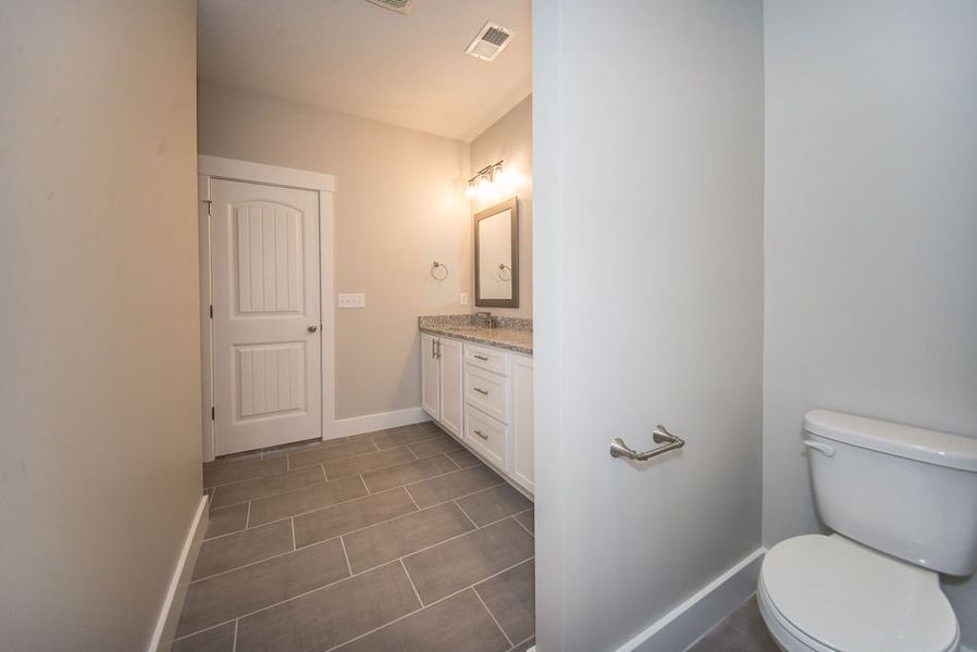 Representative unfurnished interior of a home built from the Beaumont Elite by Enchanted Homes in Pointe Summit, Slater-Marietta (Image 59).