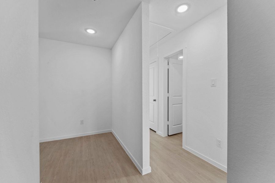 Spacious, unfurnished interior of a new home in Friendship Oaks, Fredericksburg (Image 9).