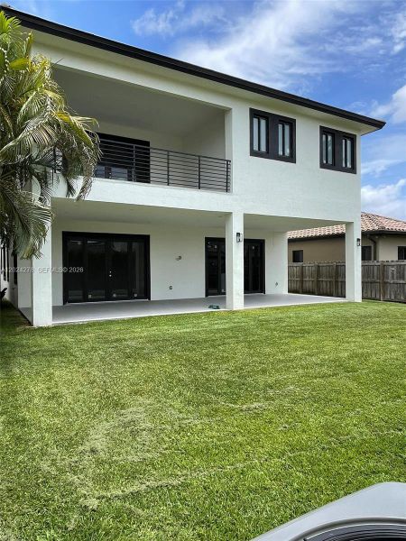 Exterior details and patio area of a home in , Miami (Image 16).