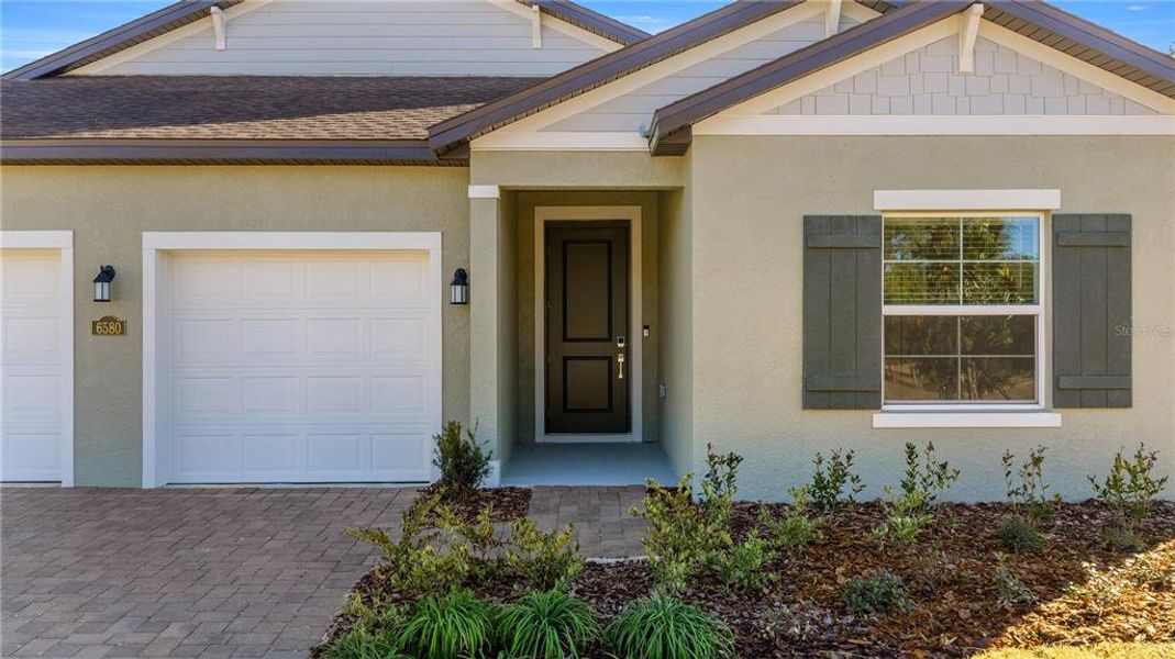 Exterior details and patio area of a home in Juliette Falls, Dunnellon (Image 3).