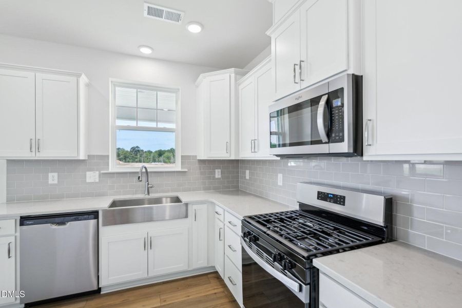 18-web-or-mls-Willow Cameron Wy-3004-016