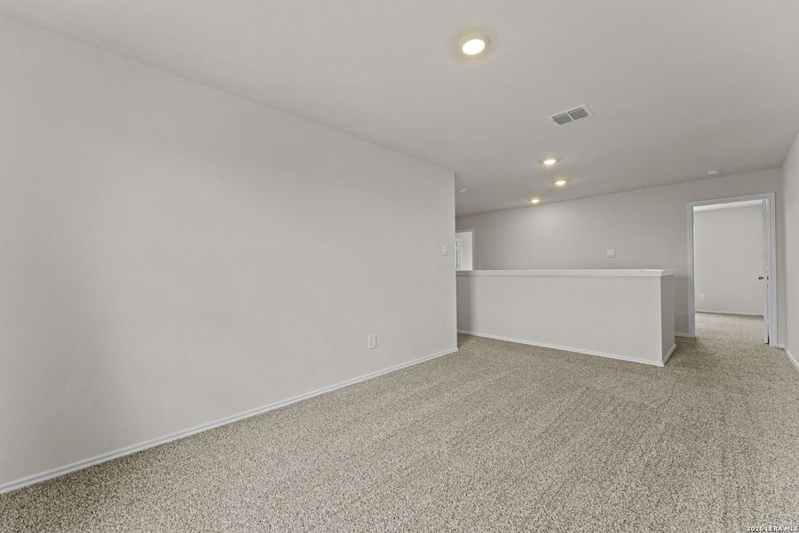 Spacious, unfurnished interior of a new home in Bollinger, Uhland (Image 20).