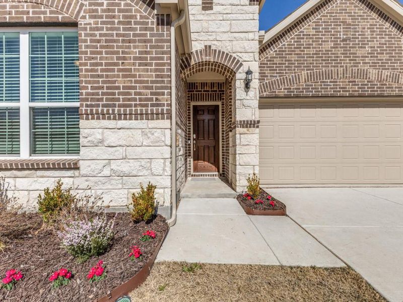 Exterior details and patio area of a home in Woodcreek, Fate (Image 3).