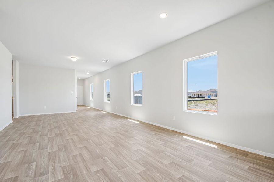 Spacious, unfurnished interior of a new home in Edgebrooke, Pflugerville (Image 14).