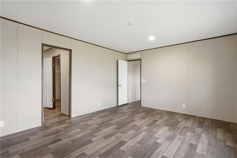 Spacious, unfurnished interior of a new home in , Franklin (Image 33).
