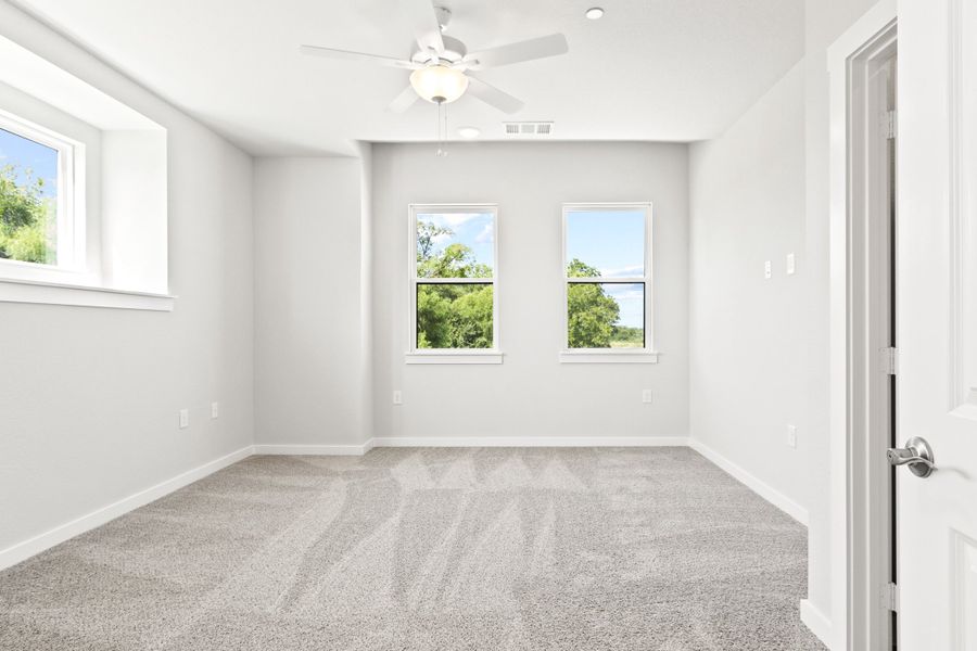 Spacious, unfurnished interior of a new home in Ten Mile Creek, Celina (Image 34).