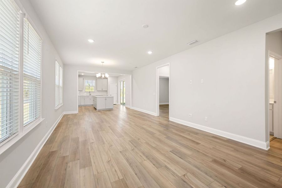 Spacious, unfurnished interior of a new home in Del Webb Savannah at Heartwood, Richmond Hill (Image 22).