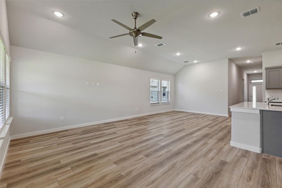 Spacious, unfurnished interior of a new home in Prairie Winds, Hutto (Image 18).