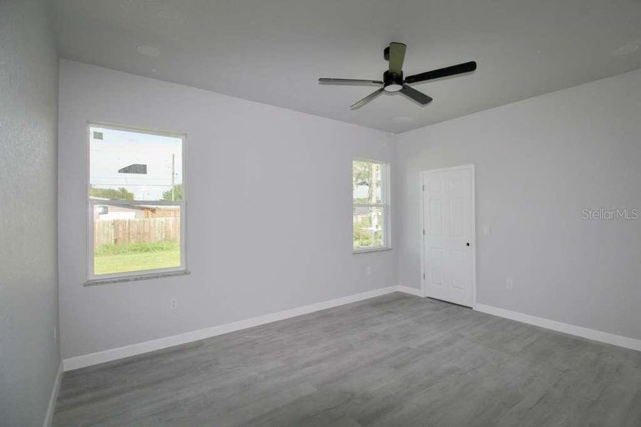 Spacious, unfurnished interior of a new home in , Sebring (Image 12).