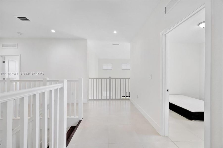 Spacious, unfurnished interior of a new home in , Miami (Image 22).