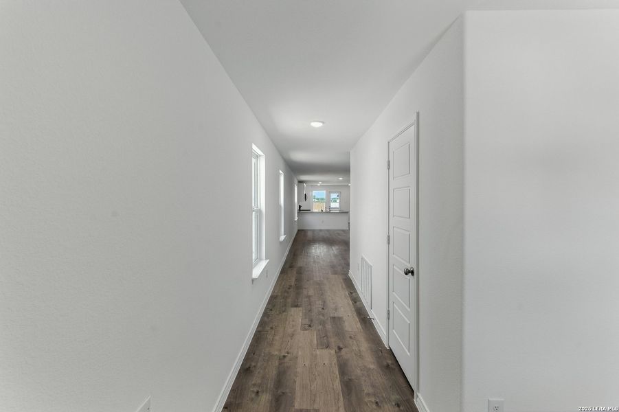 Spacious, unfurnished interior of a new home in Davis Ranch, San Antonio (Image 13).