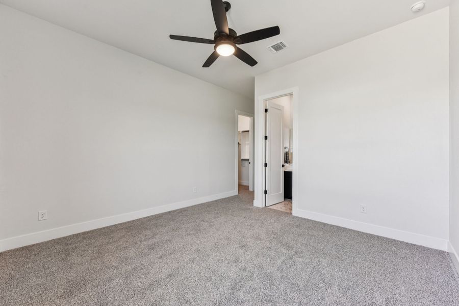 Spacious, unfurnished interior of a new home in Feathergrass, Florence (Image 73).