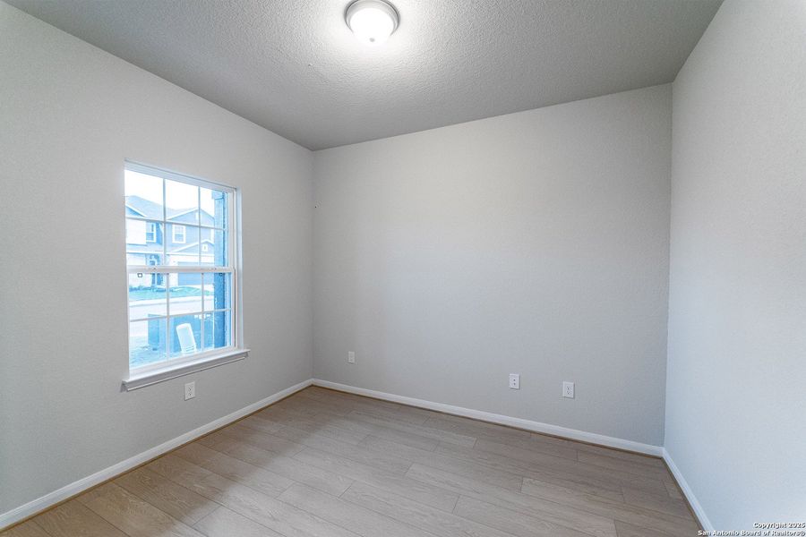 Spacious, unfurnished interior of a new home in Hennersby Hollow, San Antonio (Image 14).