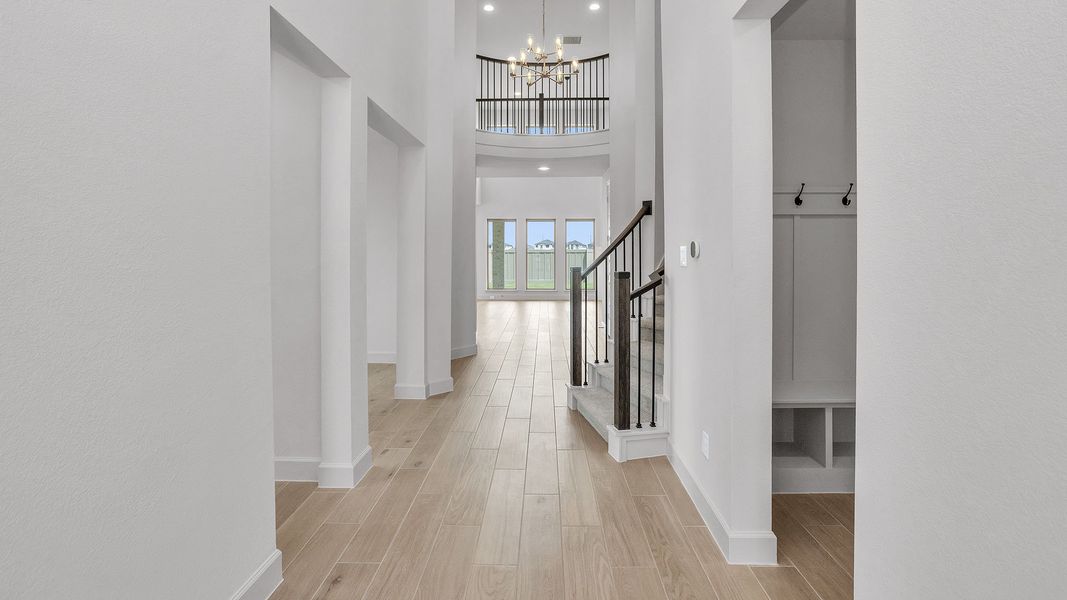 Spacious, unfurnished interior of a new home in Cross Creek West, Fulshear (Image 19).