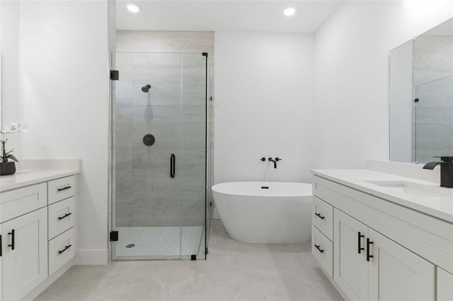 Furnished interior view inside a new home in , Orlando (Image 31).