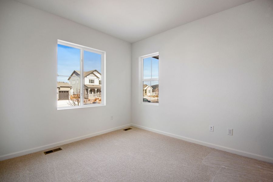 Spacious, unfurnished interior of a new home in The Aurora Highlands, Aurora (Image 27).