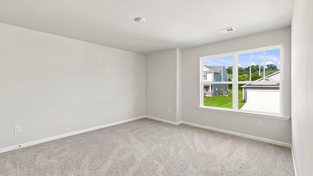 Spacious, unfurnished interior of a new home in Woodglen, Piedmont (Image 27).