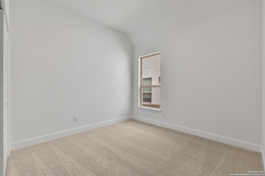 Spacious, unfurnished interior of a new home in Ventana, Bulverde (Image 16).