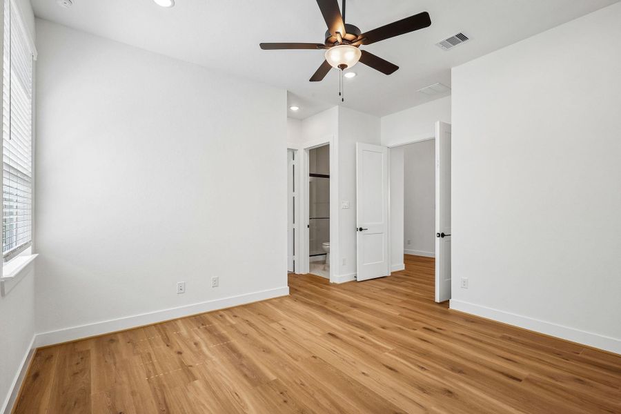 Spacious, unfurnished interior of a new home in Wood Leaf Reserve, Tomball (Image 15). Spacious, unfurnished interior of a new home in Wood Leaf Reserve, Tomball (Image 15).