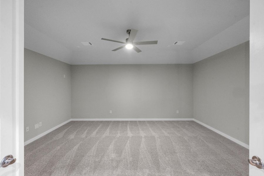 Spacious, unfurnished interior of a new home in Morton Creek Ranch, Katy (Image 14).