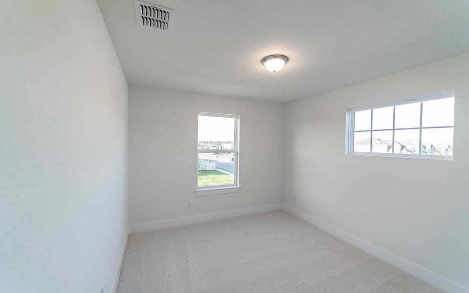 Spacious, unfurnished interior of a new home in Santa Rita Ranch, Liberty Hill (Image 37).