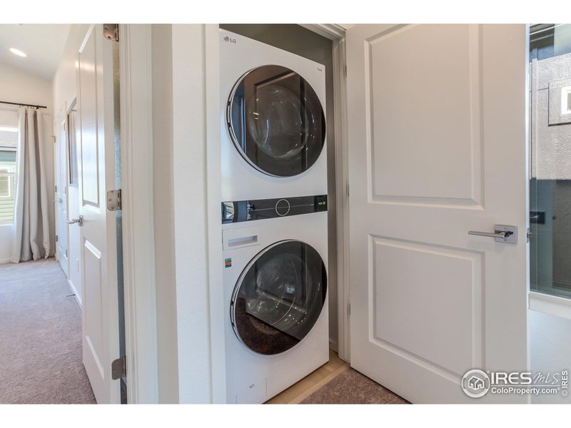 EXAMPLE PHOTO: LAUNDRY EXAMPLE PHOTO: LAUNDRY