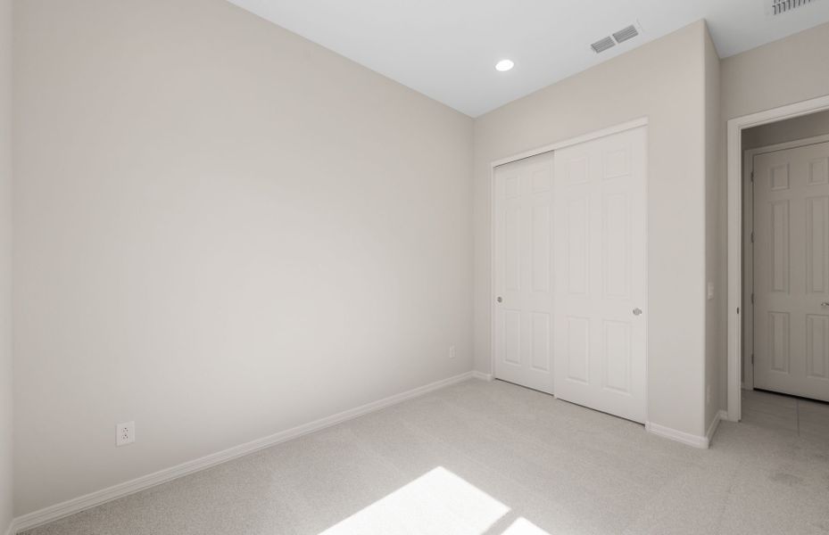 Spacious, unfurnished interior of a new home in Artisan at Asante, Surprise (Image 29).