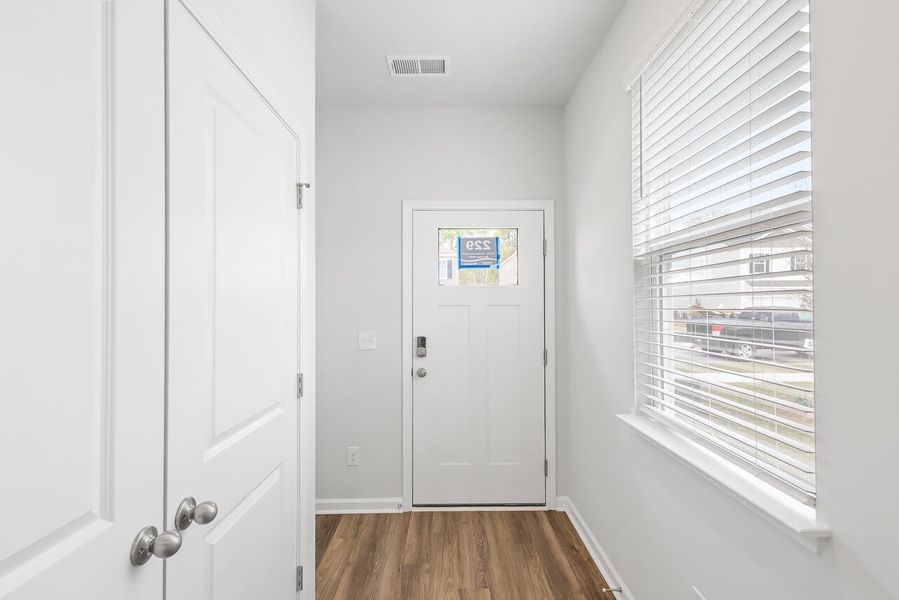 Spacious, unfurnished interior of a new home in Carolina Groves, Moncks Corner (Image 20).