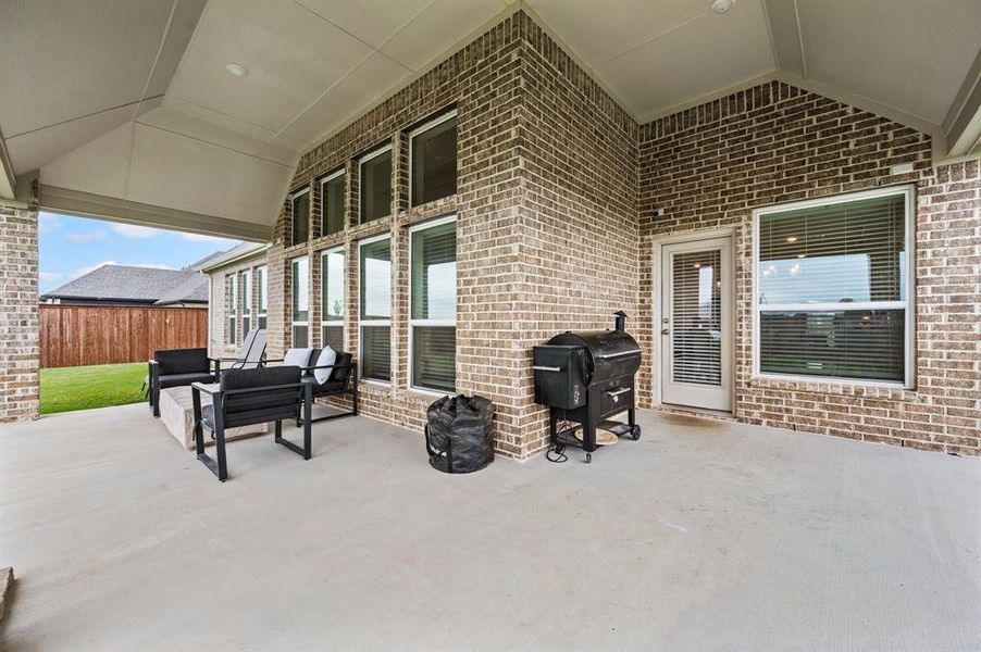 Exterior details and patio area of a home in , Haslet (Image 4).