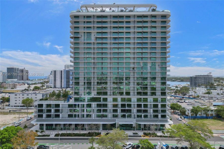 Condo located in Miami, FL showcasing its design and architecture (Image 2). Condo located in Miami, FL showcasing its design and architecture (Image 2).