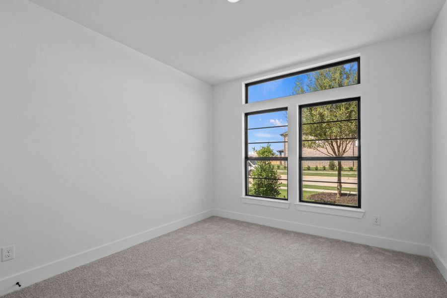 Beautiful functional windows in the front bedroom 1st floor. Beautiful functional windows in the front bedroom 1st floor.