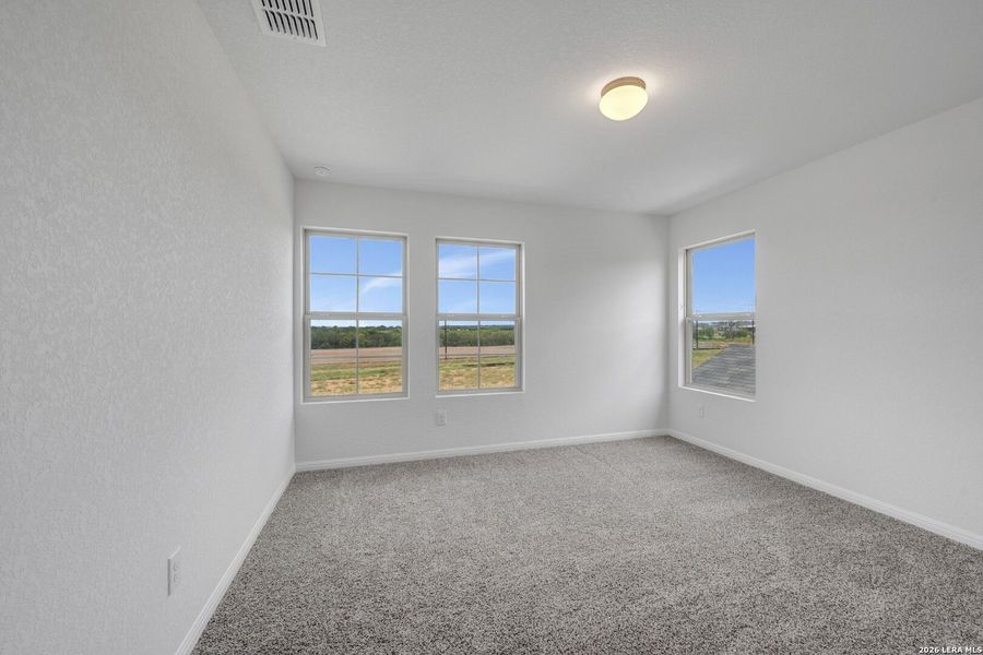 Spacious, unfurnished interior of a new home in Mesquite Ridge, San Antonio (Image 17).