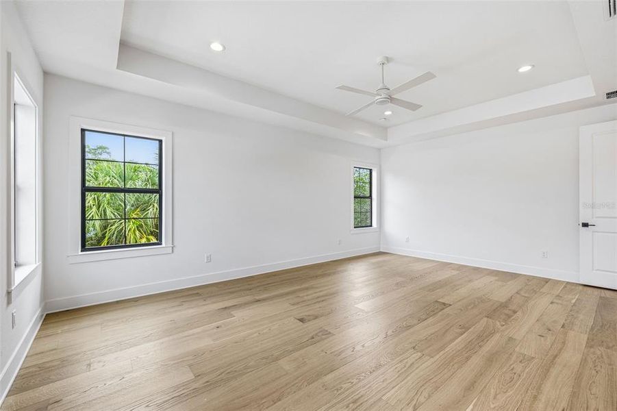 Spacious, unfurnished interior of a new home in , Tampa (Image 38).