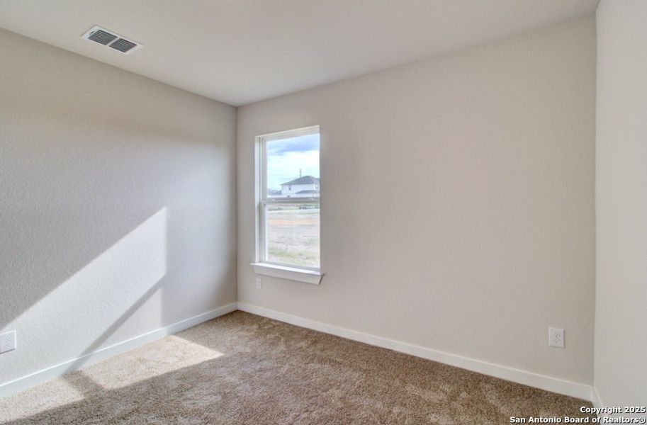 Spacious, unfurnished interior of a new home in Cloud Country, New Braunfels (Image 20).