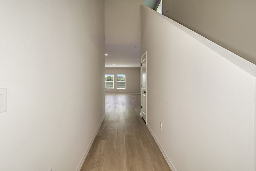 Spacious, unfurnished interior of a new home in Scenic Terrace, Haines City (Image 13).