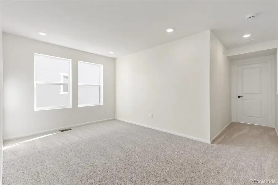 Spacious, unfurnished interior of a new home in Turnberry Villas, Commerce City (Image 29).