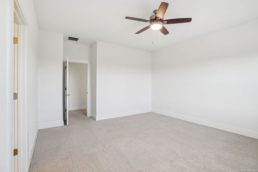 Spacious, unfurnished interior of a new home in Carmel Ranch, Schertz (Image 19).